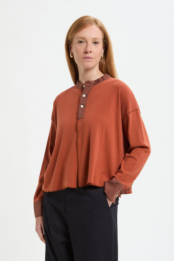 Blusa con colletto rotondo e bottoni