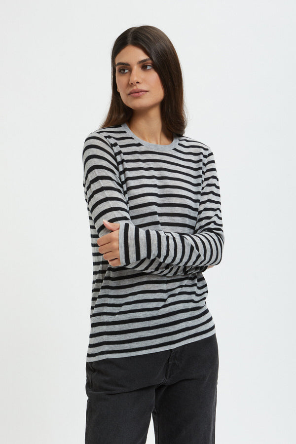 Long-sleeved crew-neck pullover