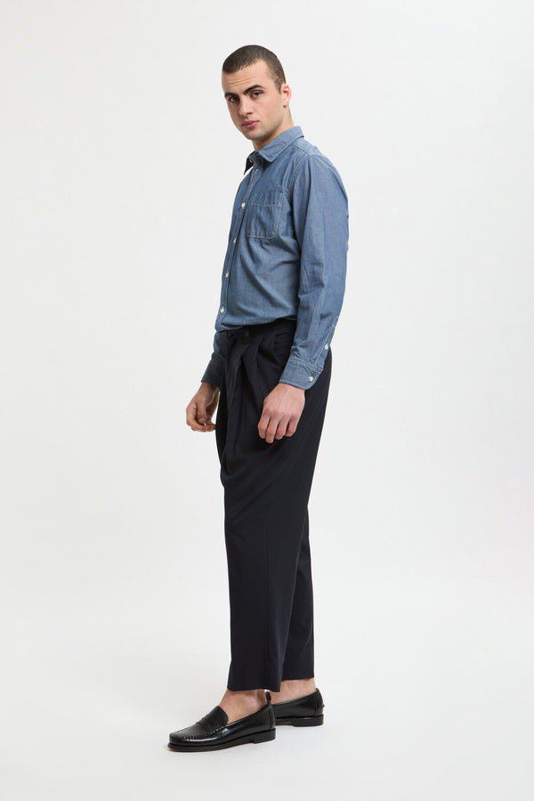 PANTALONI TAPERED CON PINCES