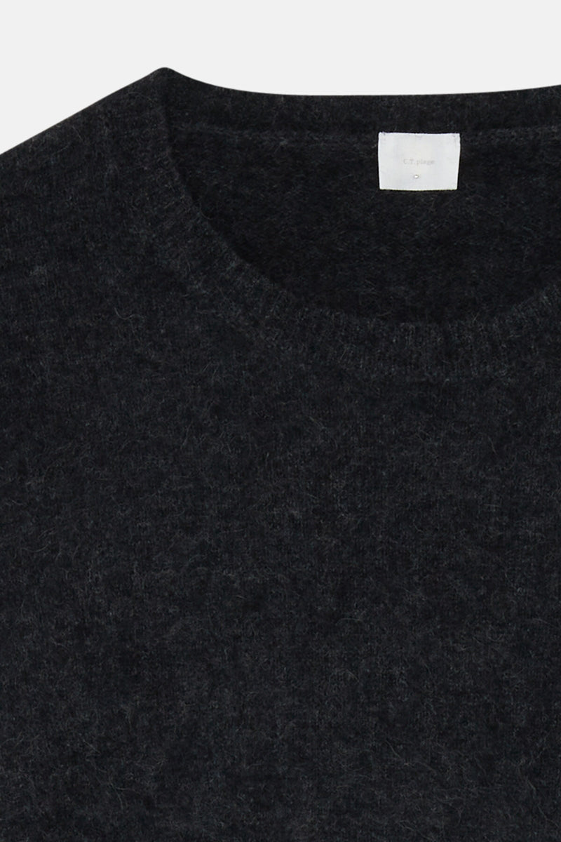 Long-sleeved crew-neck pullover