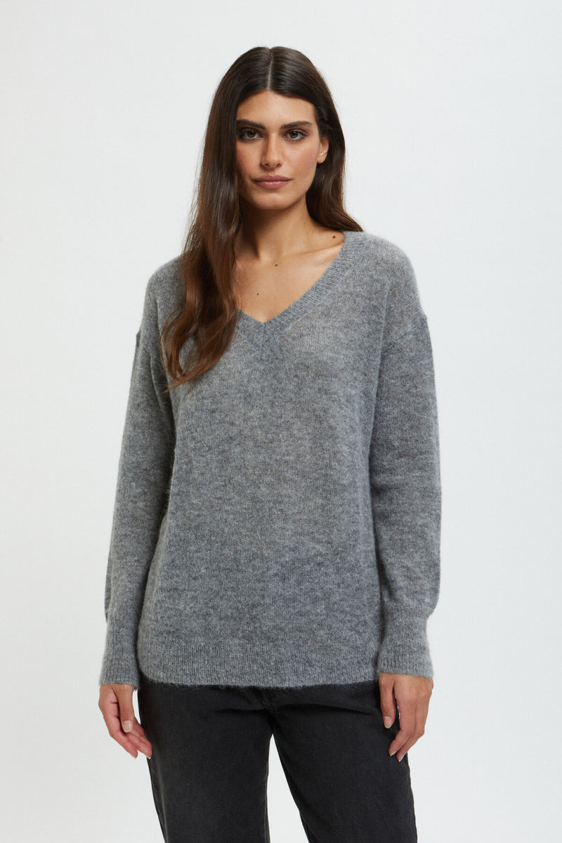 Long-sleeved V Neck pullover