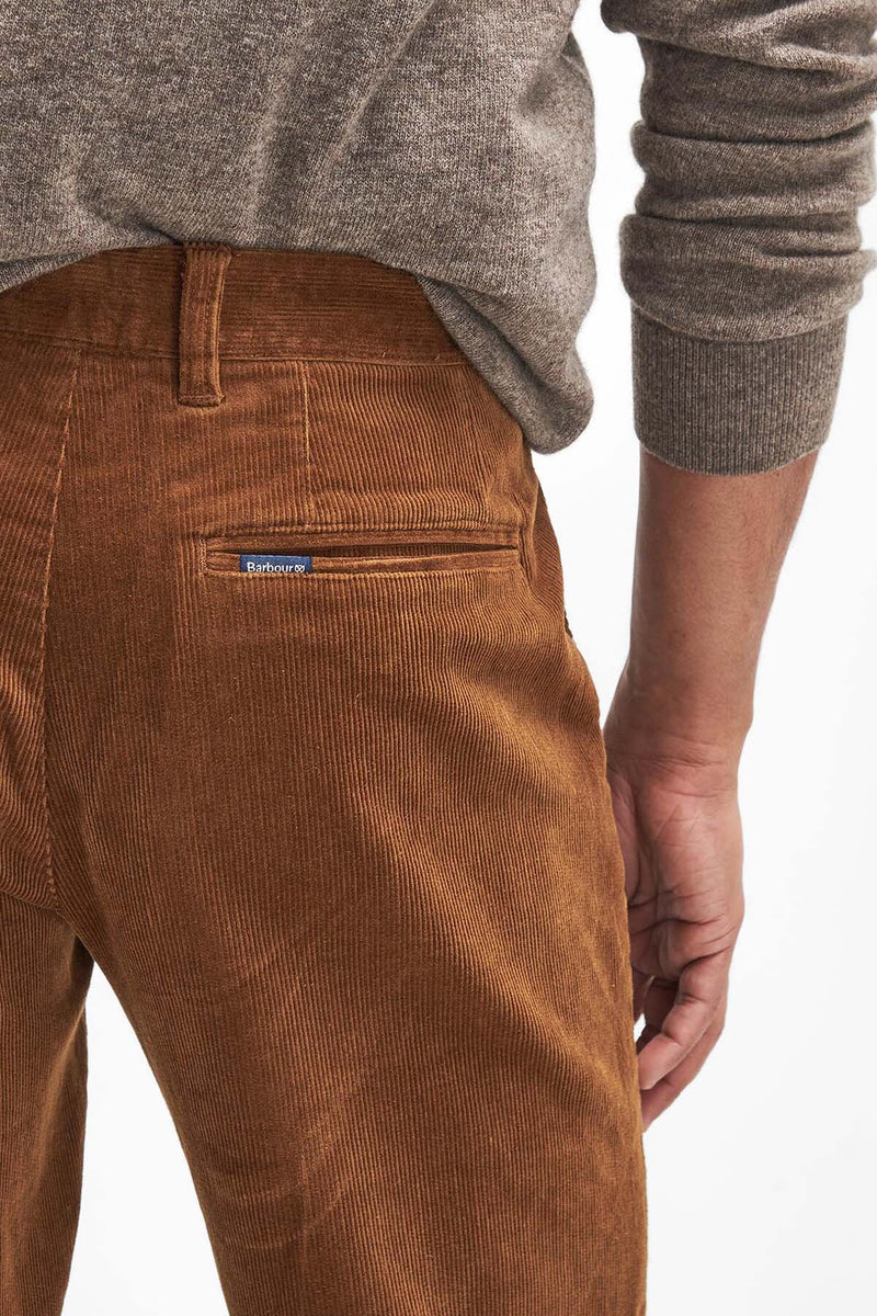 Pantaloni in velluto stretch a coste sottili dalla vestibilità leggermente aderente 