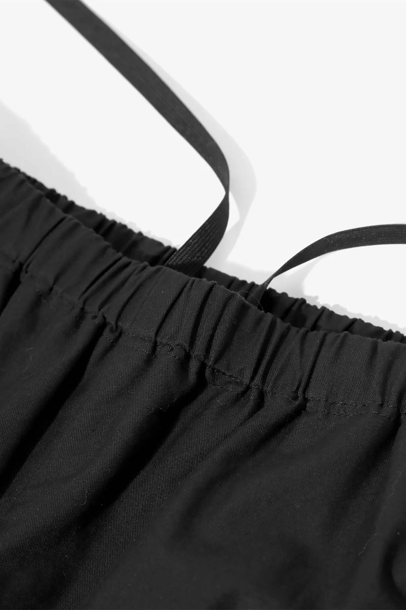 Pantaloni con bande laterali a balze.