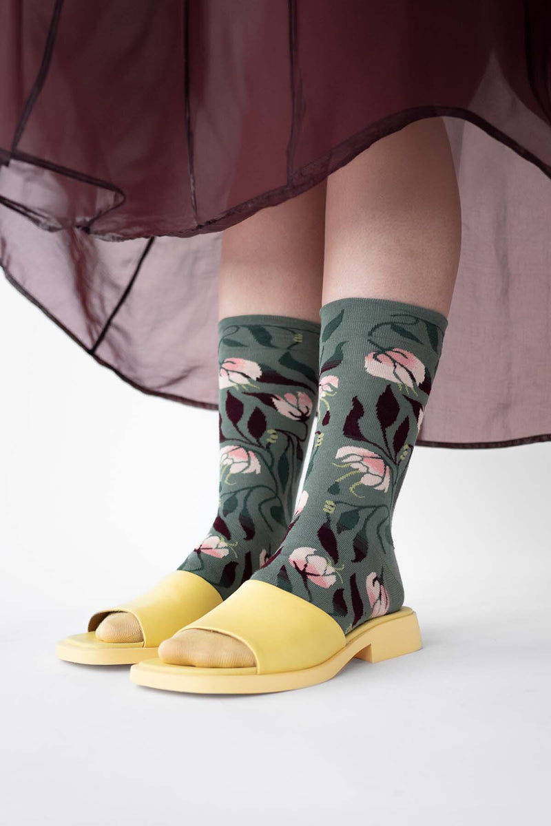 Seringat High Socks with Flowers